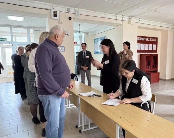 Родители будущих выпускников  из  Адыгеи  попробовали сдать ЕГЭ по русскому языку